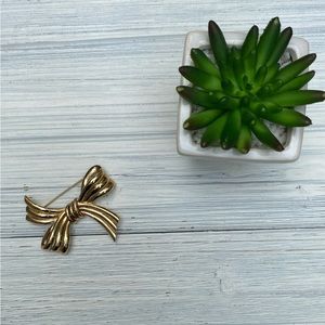 VTG  Crown Trifari Bow Pin/Brooch